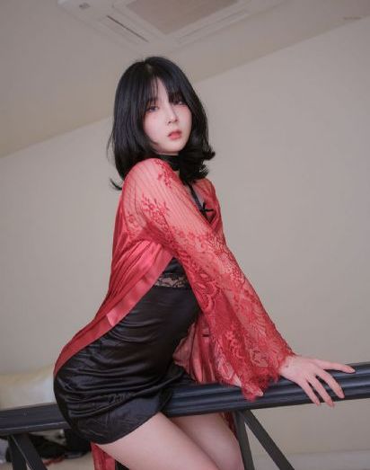 美女隐私秘撒尿偷拍_BD英语在线观看视频